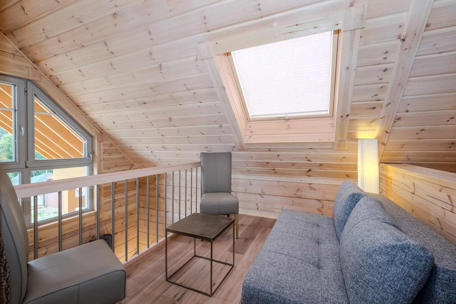 Lodge Einklang – Wohnbereich mit Kaminofen