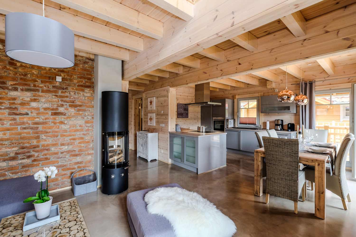 Lodge Einklang – Küche und Essbereich
