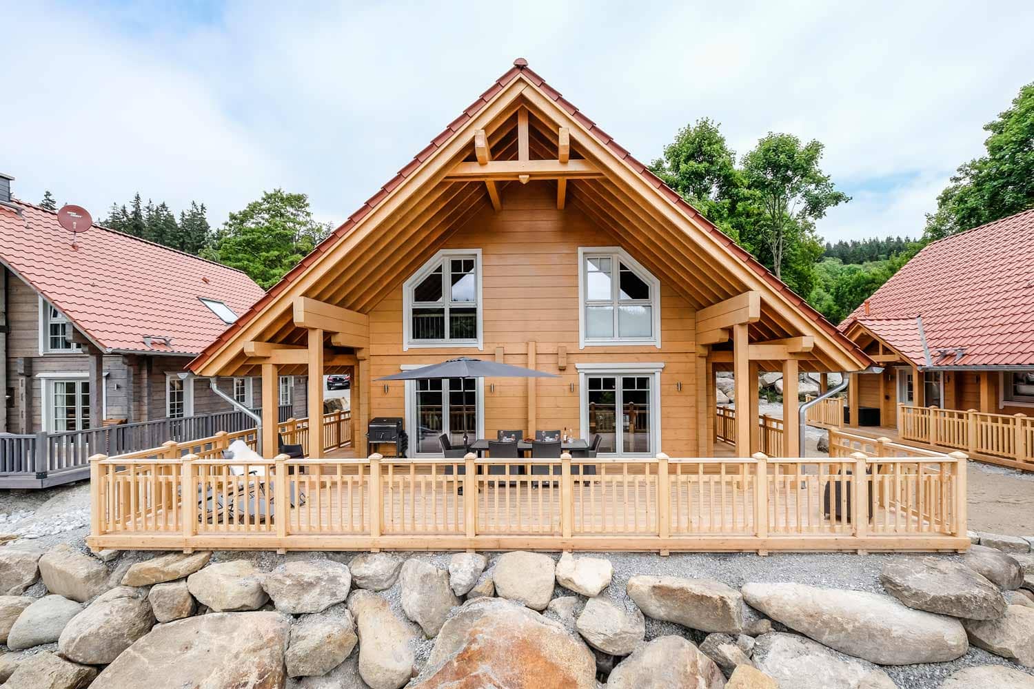 Lodge mit Granitfindlingen