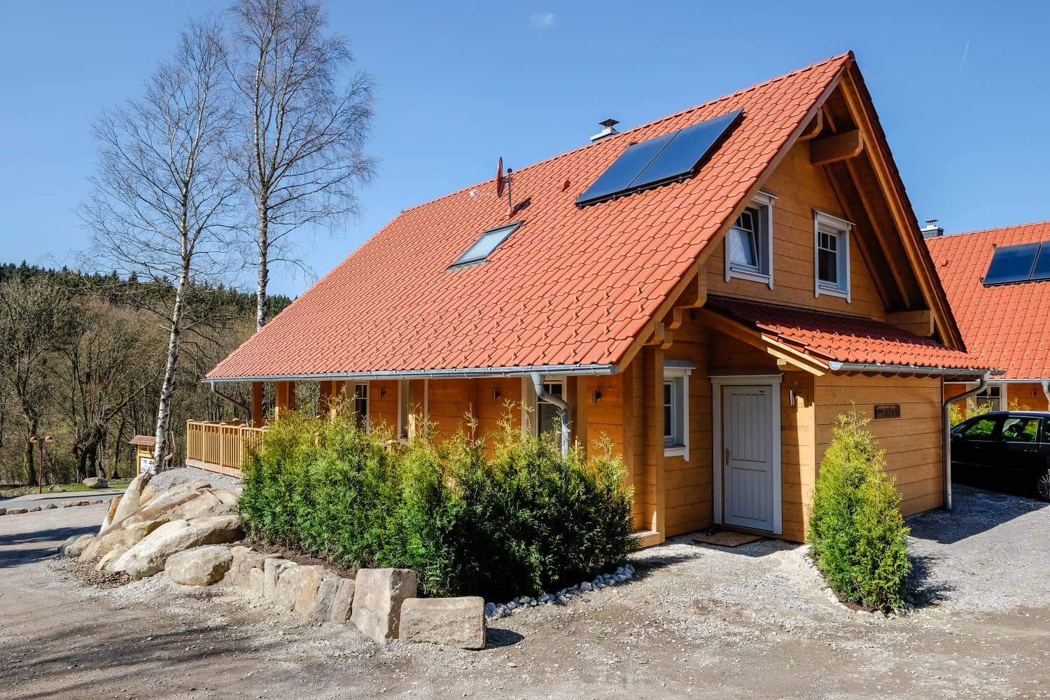 Seitenansicht mit Saunaterrasse